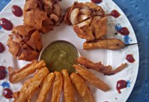 बारिश में भाए -गर्मागर्म  पकौड़े – Pakode बारिश में भाए -गर्मागर्म पकौड़े - Pakode