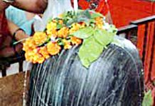 Sawan Shivratri 2017: जानिए कब से कब तक चढ़ेगा जल और कब है शुभ मुहूर्त Sawan Shivratri 2017: जानिए कब से कब तक चढ़ेगा जल और कब है शुभ मुहूर्त